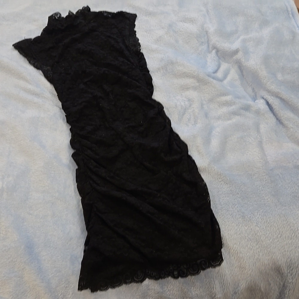 Blk lace bodycon dress w blk slip Size M Turtle neck Sleeveless Above knee